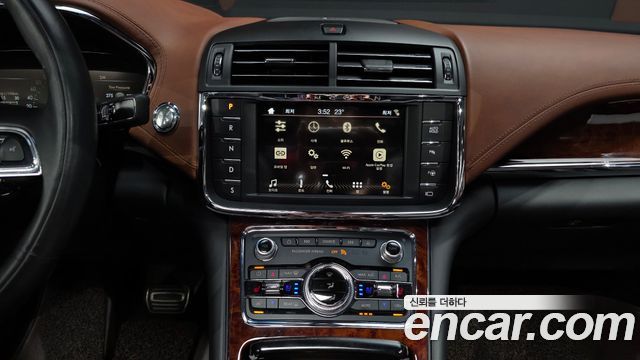 Lincoln Continental 2017 — photo 20