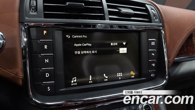 Lincoln Continental 2017 — photo 23