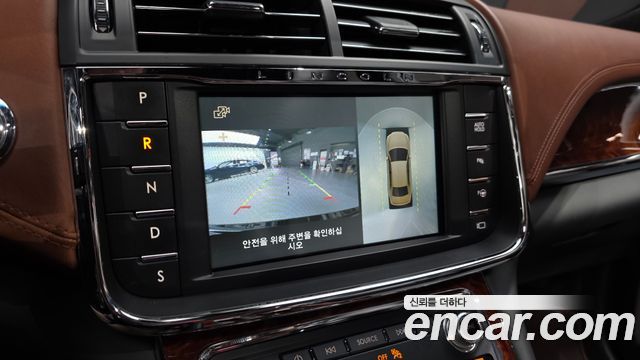 Lincoln Continental 2017 — photo 25