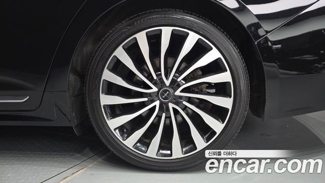 Lincoln Continental 2017 — photo 7