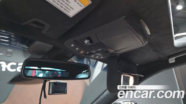 Lincoln Continental 2017 — photo 28