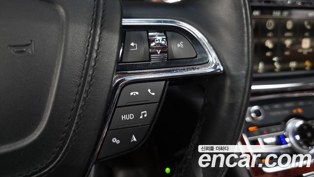 Lincoln Continental 2017 — photo 37