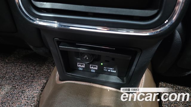 Lincoln Continental 2017 — photo 38