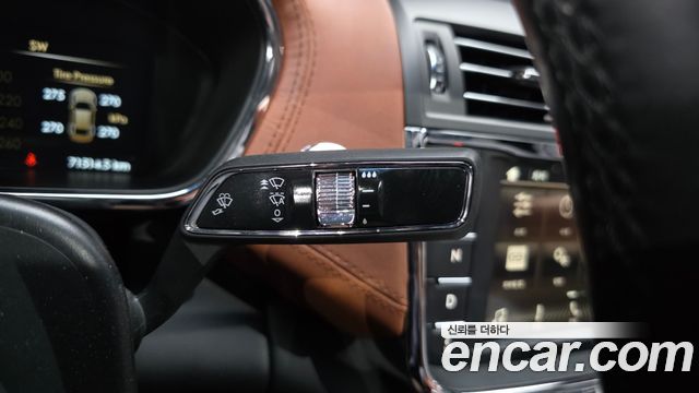 Lincoln Continental 2017 — photo 39