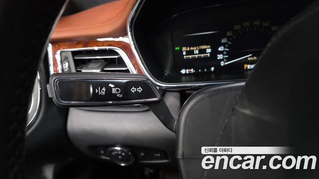 Lincoln Continental 2017 — photo 40
