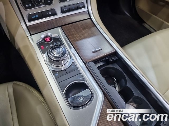 Jaguar XF 2013 — photo 8