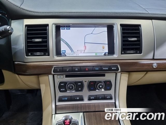 Jaguar XF 2013 — photo 12