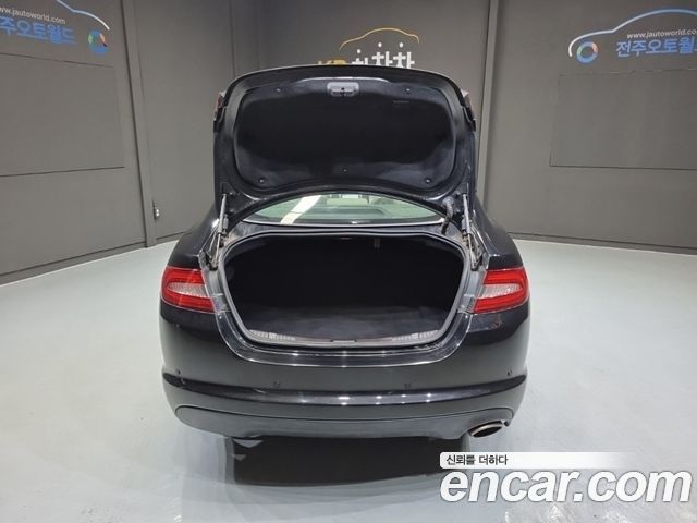 Jaguar XF 2013 — photo 13