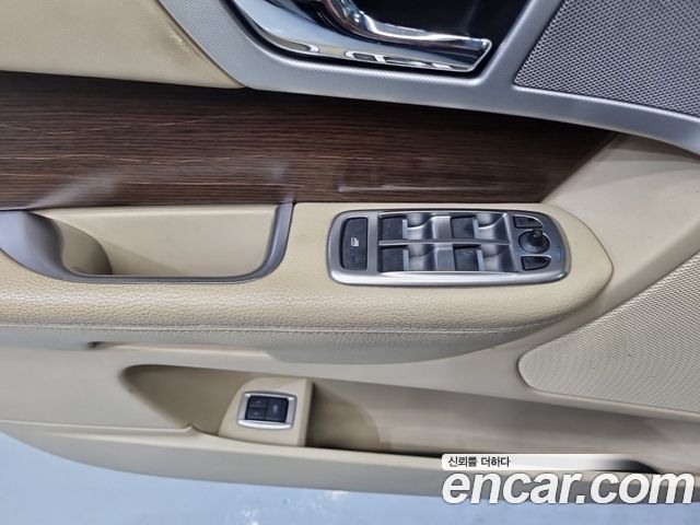 Jaguar XF 2013 — photo 15