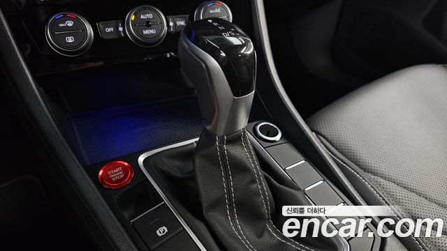 Volkswagen Jetta 2023 — photo 12