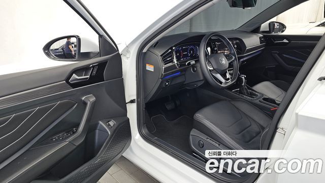 Volkswagen Jetta 2023 — photo 13