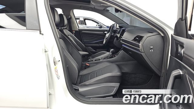 Volkswagen Jetta 2023 — photo 17