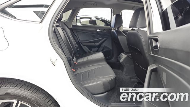 Volkswagen Jetta 2023 — photo 18