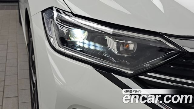 Volkswagen Jetta 2023 — photo 8
