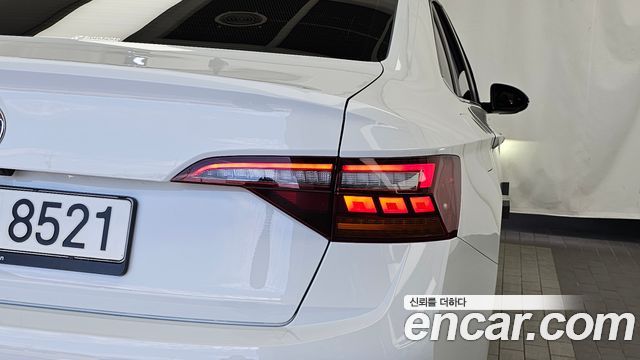 Volkswagen Jetta 2023 — photo 9