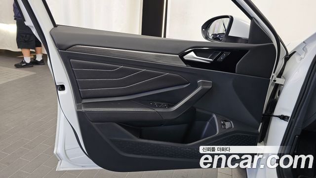 Volkswagen Jetta 2023 — photo 14