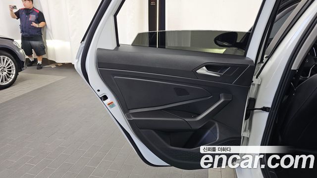 Volkswagen Jetta 2023 — photo 15