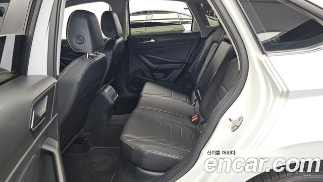 Volkswagen Jetta 2023 — photo 16