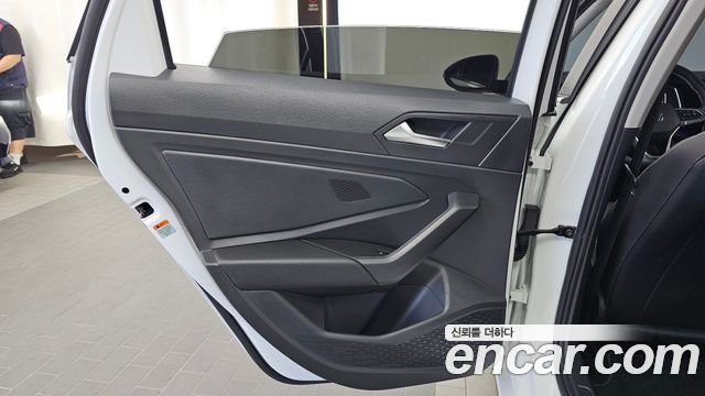 Volkswagen Jetta 2023 — photo 27