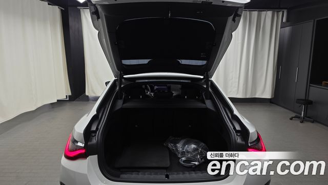 BMW i4 2023 — photo 26