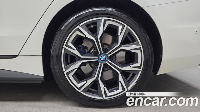 BMW i4 2023 — photo 7