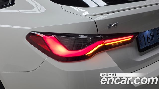 BMW i4 2023 — photo 9