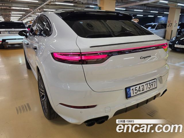 Porsche Cayenne 2022 — photo 3