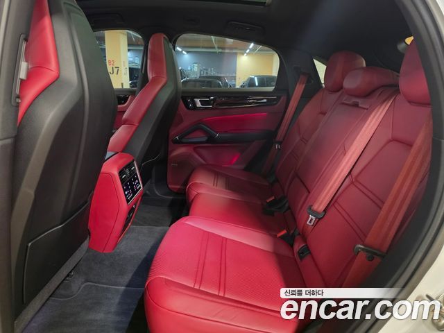 Porsche Cayenne 2022 — photo 11