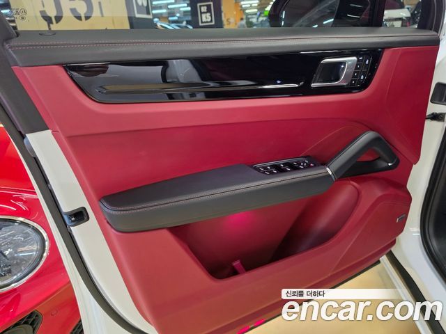 Porsche Cayenne 2022 — photo 19