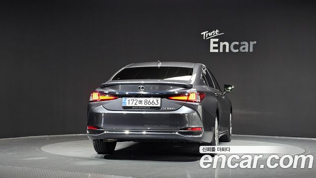 Lexus ES 2025 — photo 4