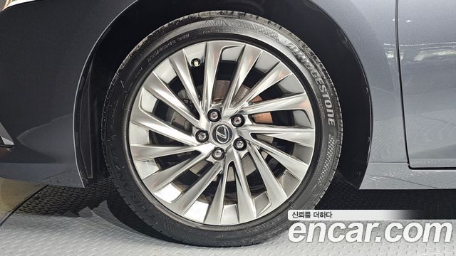 Lexus ES 2025 — photo 5