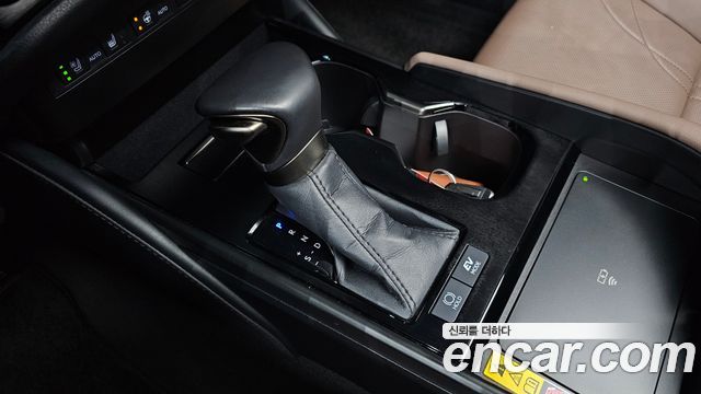 Lexus ES 2025 — photo 12