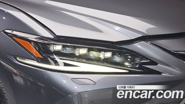 Lexus ES 2025 — photo 8