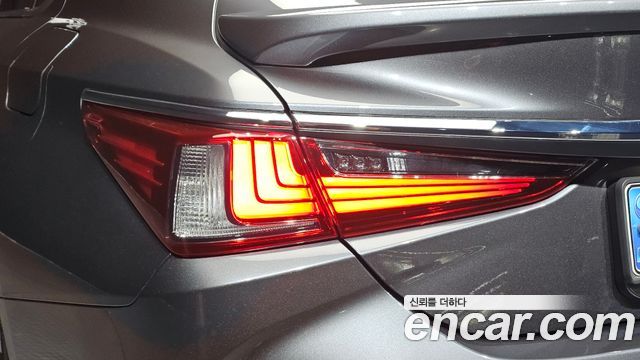 Lexus ES 2025 — photo 9