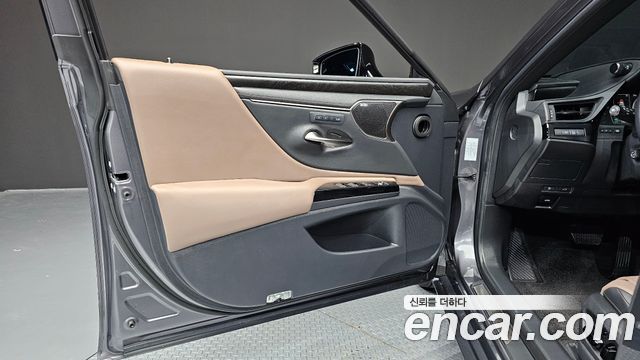 Lexus ES 2025 — photo 14