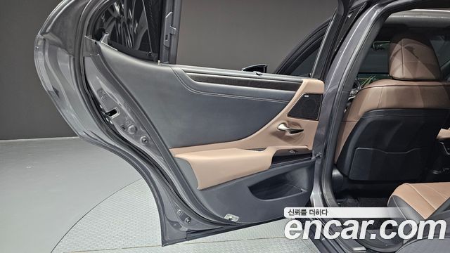 Lexus ES 2025 — photo 15