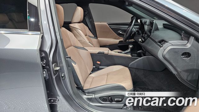 Lexus ES 2025 — photo 16