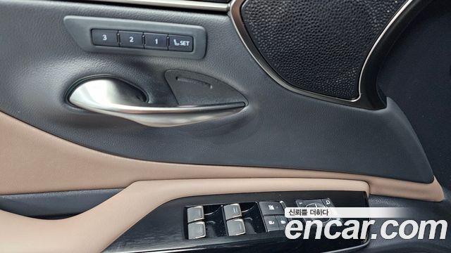 Lexus ES 2025 — photo 29