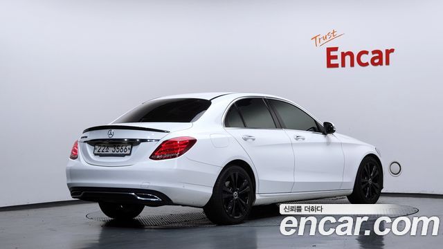 Mercedes-Benz C-Class 2018 — photo 2