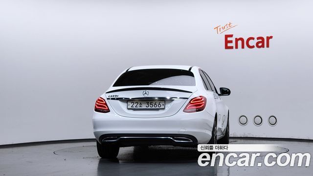Mercedes-Benz C-Class 2018 — photo 4