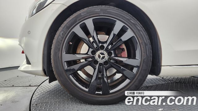 Mercedes-Benz C-Class 2018 — photo 5