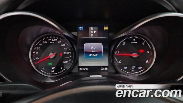 Mercedes-Benz C-Class 2018 — photo 11