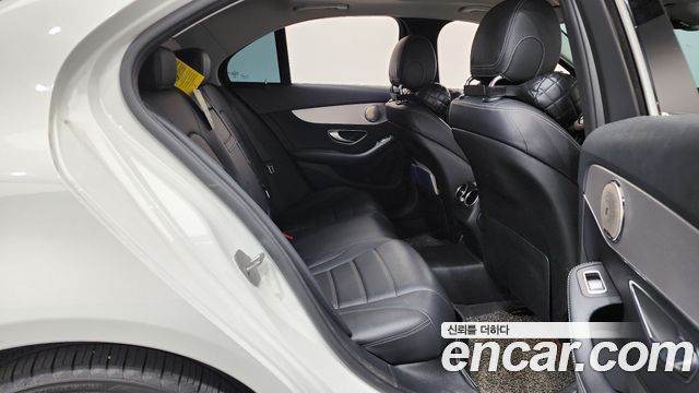 Mercedes-Benz C-Class 2018 — photo 17