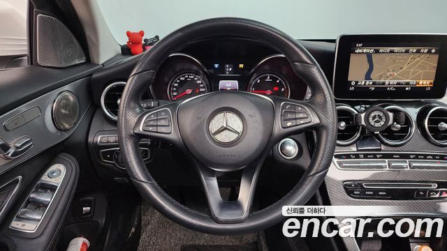 Mercedes-Benz C-Class 2018 — photo 18