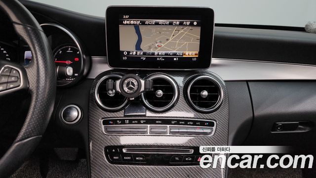 Mercedes-Benz C-Class 2018 — photo 19