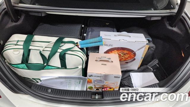Mercedes-Benz C-Class 2018 — photo 26
