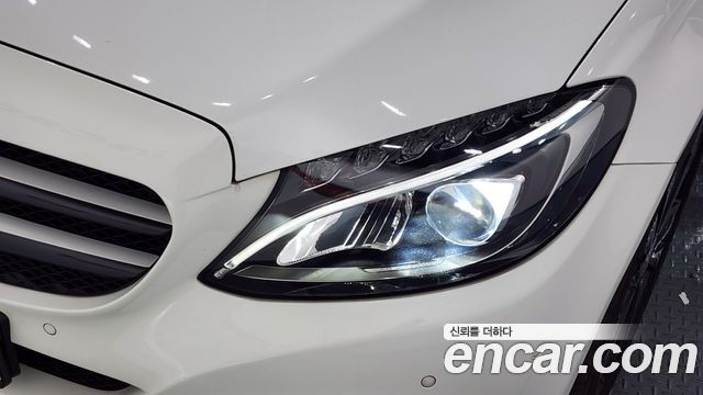 Mercedes-Benz C-Class 2018 — photo 8