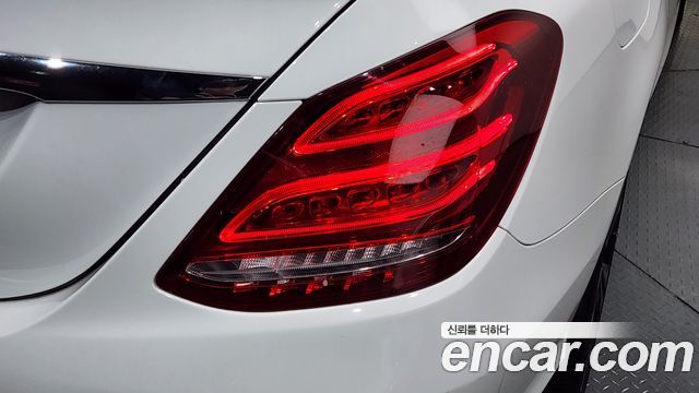 Mercedes-Benz C-Class 2018 — photo 9