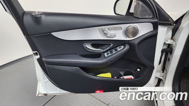 Mercedes-Benz C-Class 2018 — photo 14