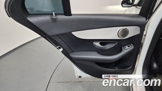Mercedes-Benz C-Class 2018 — photo 15